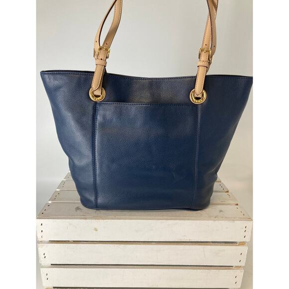 MICHAEL KORS, LARGE NAVY BLUE PEBBLED LEATHER SHOULDER BAG - Picture 8 of 15